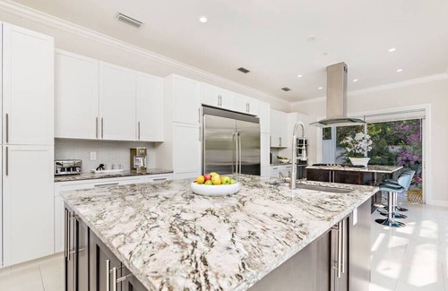 Southside House | New! Beach Villa - Downtown - 6 Beds