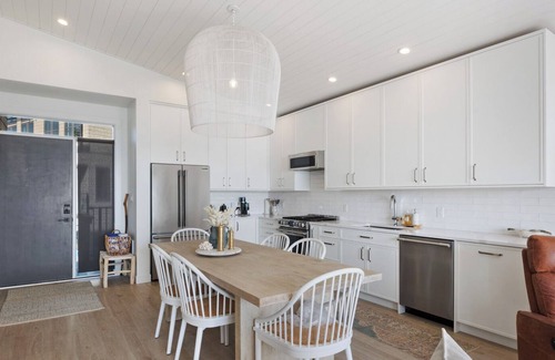 Black Creek Condo | NEW Beachfront Luxury Suite on Saratoga Beach