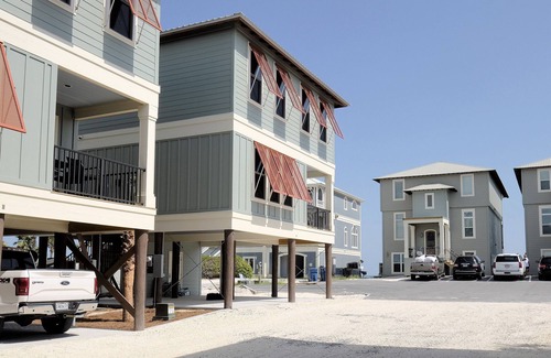 Orange Beach House | New Beachside Cottage 2BR-3BA. Now booking for FALL!