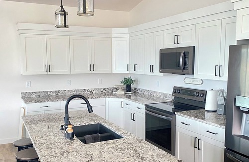 Sweetwater House | New Bear Lake home on golf course, includes private hot tub! IDEAL BEACH ACCESS