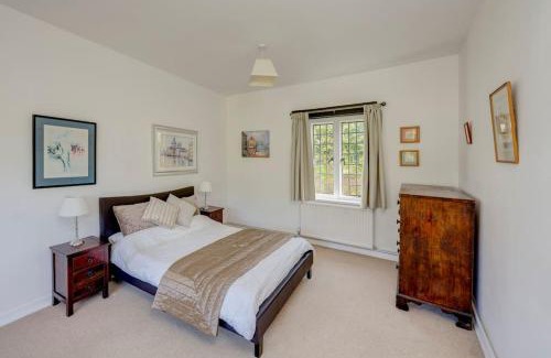 Little Chalfont House | NEW - Beautiful, spacious Beechwood Lodge with lovely gardens