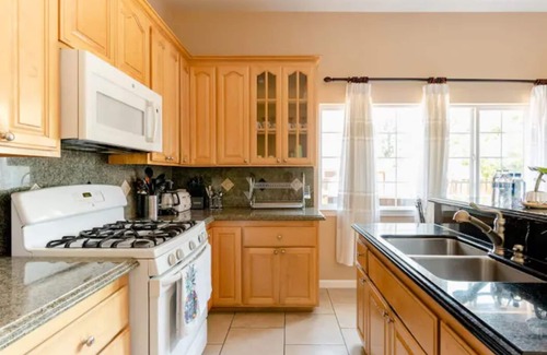 Northside House | New Beautiful House with Open Kitchen, Large Bedrooms and Living-room