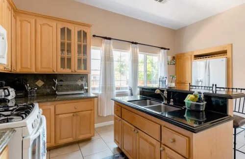 Northside House | New Beautiful House with Open Kitchen, Large Bedrooms and Living-room