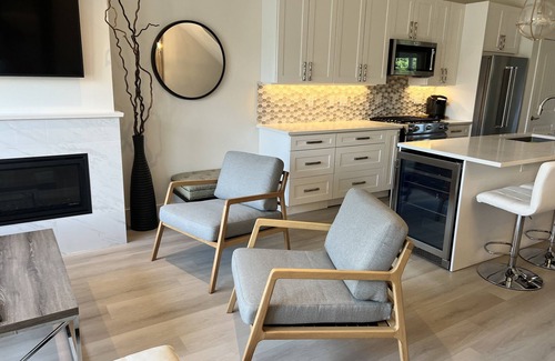 Westbank Condo | New Beautiful Lakefront 1400 sq ft, 2 BR + Den, 2 Level ground floor walk out.