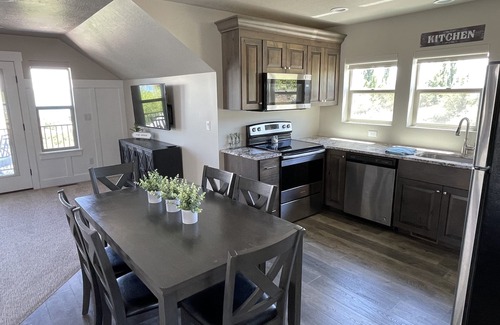 Fish Haven Cabin | *New Beautiful Loft*