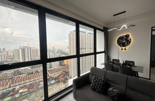 George Town Apartment | New Brand KTV SET, Netflix, 3 Queen Bed High Floor