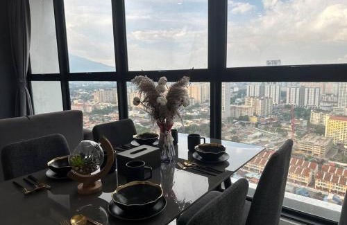 George Town Apartment | New Brand KTV SET, Netflix, 3 Queen Bed High Floor
