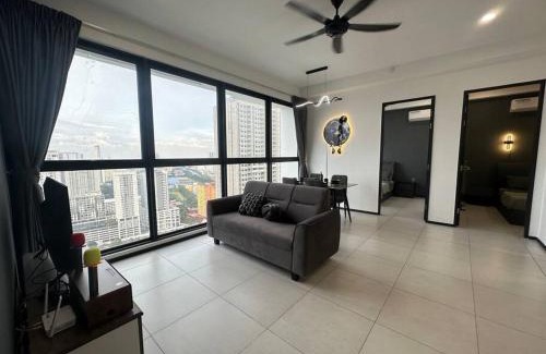 George Town Apartment | New Brand KTV SET, Netflix, 3 Queen Bed High Floor