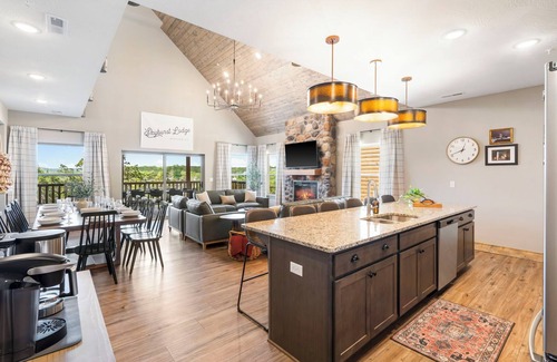 Table Rock Cabin | New Branson Luxury Lakefront Poolside Cabin