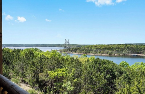 Table Rock Cabin | New Branson Luxury Lakefront Poolside Cabin