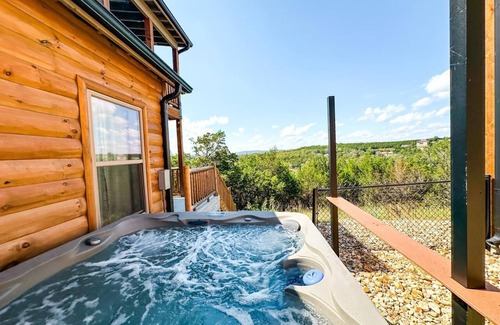 Table Rock Cabin | New Branson Luxury Lakefront Poolside Cabin