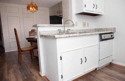 Sharpstown House | New! Bright and Cozy Modern home