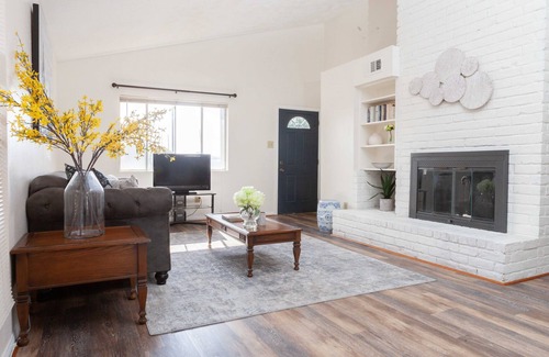 Sharpstown House | New! Bright and Cozy Modern home