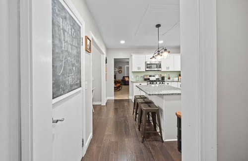 Cloquet House | New! Bright Beautiful Farmhouse on Oak