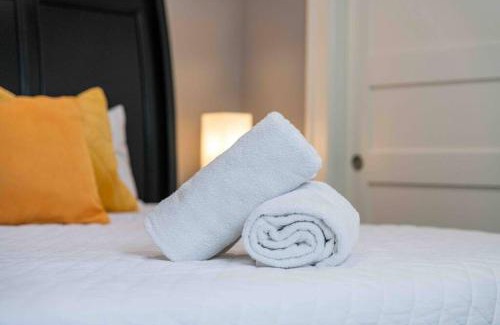 Parkrose Heights House | NEW! - Bright Modern Entire Unit KING BED!