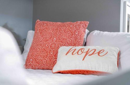 Parkrose Heights House | NEW! - Bright Modern Entire Unit KING BED!