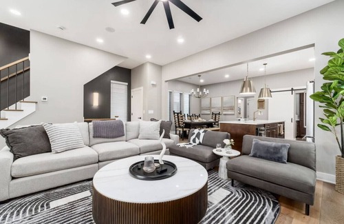 Italian Village House | New Build Hot Tub Dtown ShortNorth