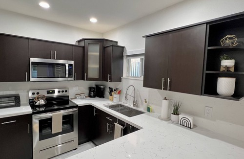 West Little River House | NEW BUILD! Luxury 3 Bedroom/2 Bathroom Private Clean Home - MIAMI☀️🏝