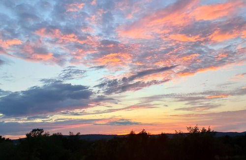 Leesburg House | New-Build, Modern Farmhouse with Sunset & Sunrise Views in Leesburg Wine Country