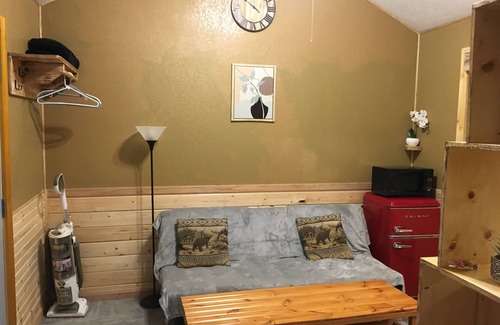 Custer Cabin | New cabin 1 with rent a car available. In the forest, hills, fresh air! Super.