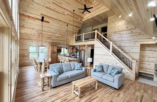 Nekoosa House | NEW CABIN near Lake Arrowhead