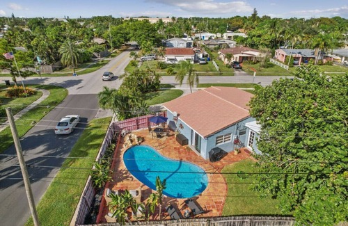 Sunset House | NEW! Cannon Ball Bungalow! Family Fun 15min->Beach