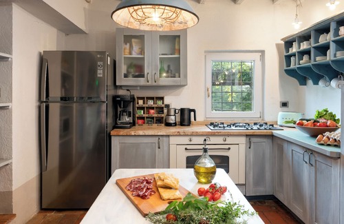 San Casciano dei Bagni Villa | New! Casale Volare, Stylish Tuscany Farmhouse with House Chef,Pool, Pet Friendly, Thermal Baths