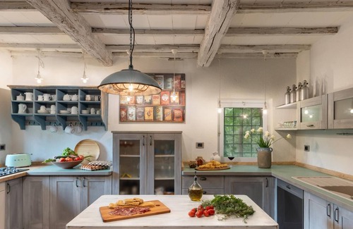 San Casciano dei Bagni Villa | New! Casale Volare, Stylish Tuscany Farmhouse with House Chef,Pool, Pet Friendly, Thermal Baths