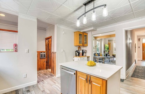 East Allegheny House | New!Central+W/FreeParkin+GYM