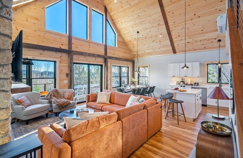 Bethel Ski Chalet | NEW Chalet: MtnViews-Hottub-Sauna-Firepit-GameRm-Playground-DogsOK