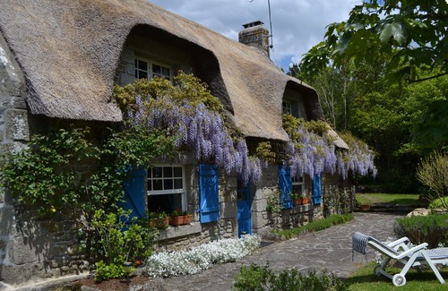 Tregunc House | New - Charming thatched cottage in the water with swimming pool