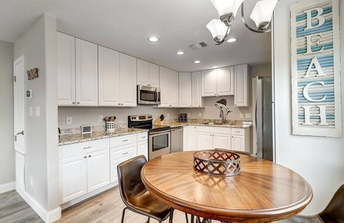 Rockport House | New! Charming and eclectic 2 bedroom, 1 bath, 5 minutes to Rockport Beach!