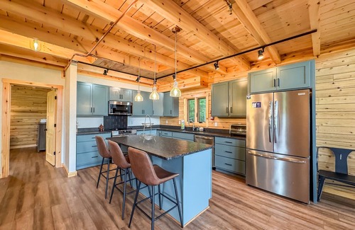 Waterfront Greens House | New: Charming Cabin Home with Free Golf + More