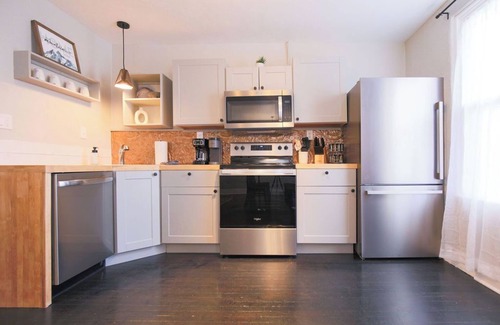 Canon City House | New · Charming Downtown Retreat with Hot Tub