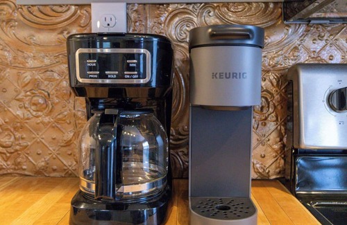 Canon City House | New · Charming Downtown Retreat with Hot Tub