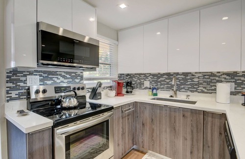 Royal Palm Beach House | NEW! Charming Retreat, Steps From Dining!