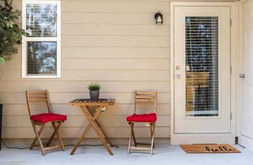 Atlanta House | New cheerful 3 bedroom home in heart of Atlanta!