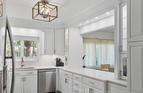 Dolphin Isles Villa | NEW! Chic & cozy villa with saltwater pool & spa 5 min walk to the beach