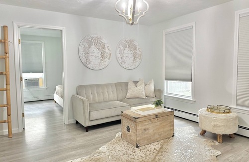 Marlborough House | NEW Chic Home Close to Boston - WASHER DRYER & Parking