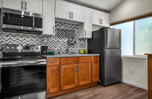 Valley Glen Apartment | New! Coldwater Modern Studio Guest House