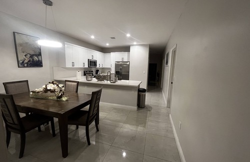 West Park House | New Construction clean 3 Bedroom 2 full Bathroom , Fully equipped kitchen