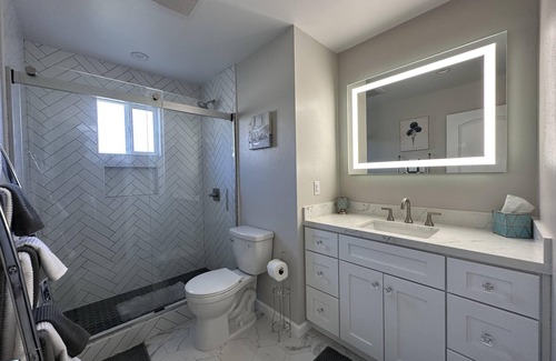 Park Mesa Heights Cottage | New Construction fully furnished cottage home in Central LA, near SoFi Stadium.