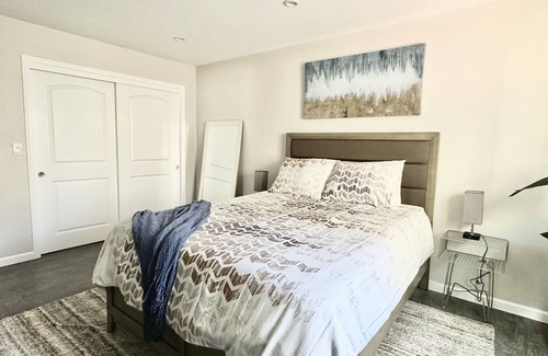 Park Mesa Heights Cottage | New Construction fully furnished cottage home in Central LA, near SoFi Stadium.