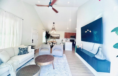 St. Augustine House | NEW Construction! Hot tub, Fire-pit, Grill, 5 mins to Downtown St Augustine