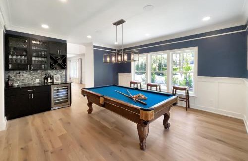 North Sea House | New Construction Modern Luxury Retreat w 6 Beds