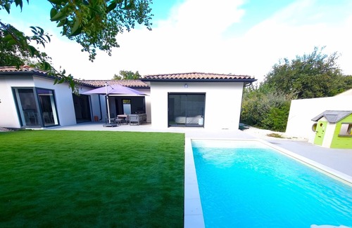 Morieres-les-Avignon Villa | NEW CONTEMPORARY VILLA WITH SWIMMING POOL - 6 PEOPLE
