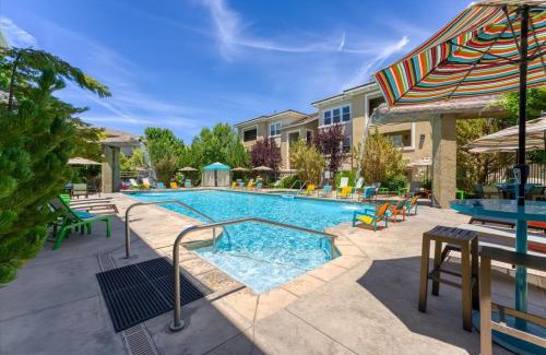 Reno/Tahoe Airport Apartment | New Cozy 1BR Apt with Gym Sauna & Heated Pool Access