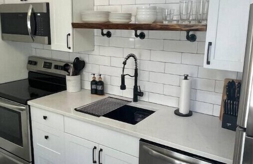 Tobyhanna Ski Chalet | New! Cozy 3 bedroom Chalet w/Hot Tub