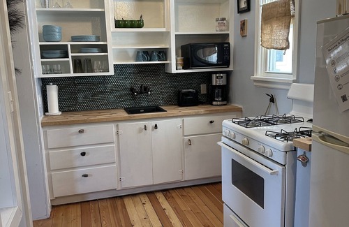 Livingston Cottage | NEW! Cozy cottage walking distance to the Yellowstone River