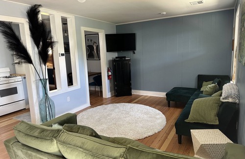 Livingston Cottage | NEW! Cozy cottage walking distance to the Yellowstone River